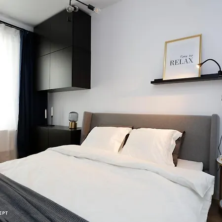 Stylish Near Center *