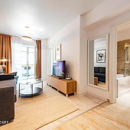 Stylish Near Center Apartment *