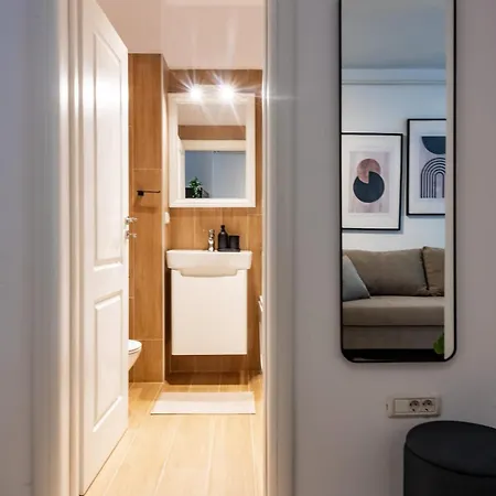 Stylish Near Center *