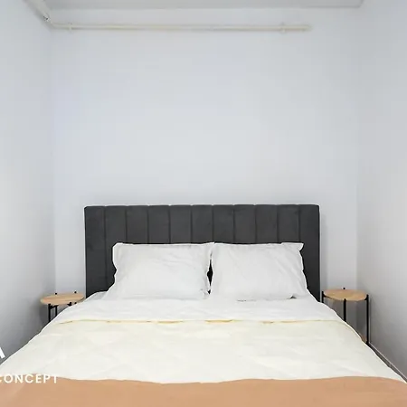 Stylish Near Center Apartment *