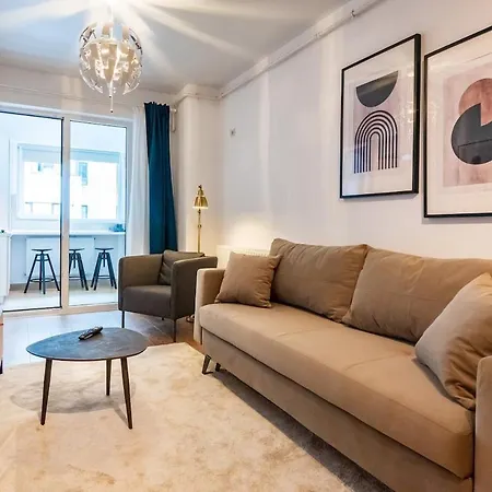 Stylish Near Center *