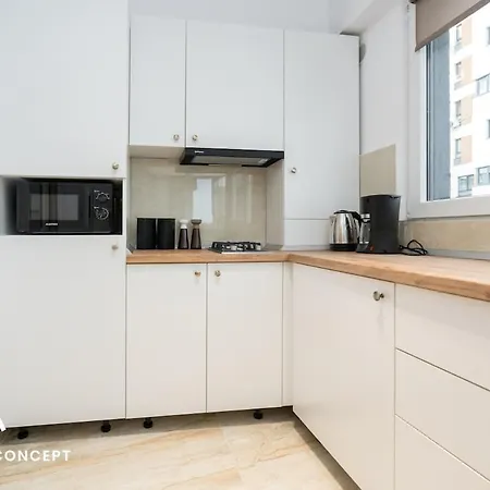 Stylish Near Center *