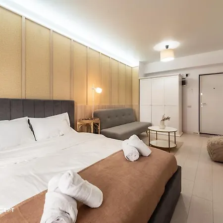 Stylish Near Center Apartment *