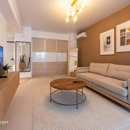 Stylish Near Center *