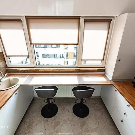 Stylish Near Center *