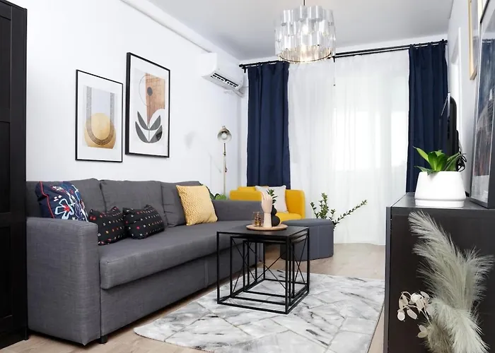 Stylish Near Center *