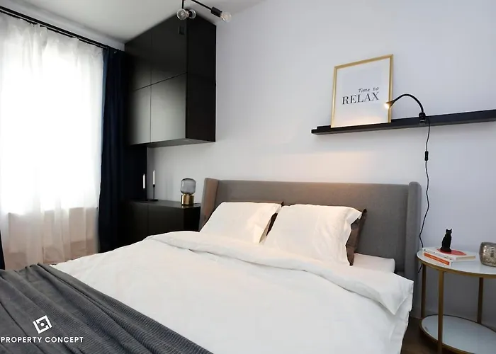 Stylish Near Center *