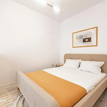 Stylish Near Center Apartament