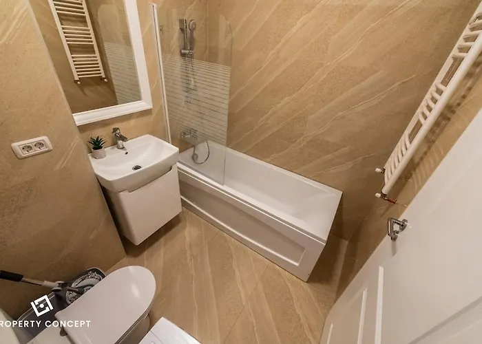 Stylish Near Center *