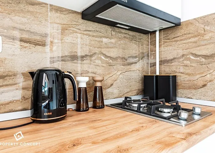 Stylish Near Center *