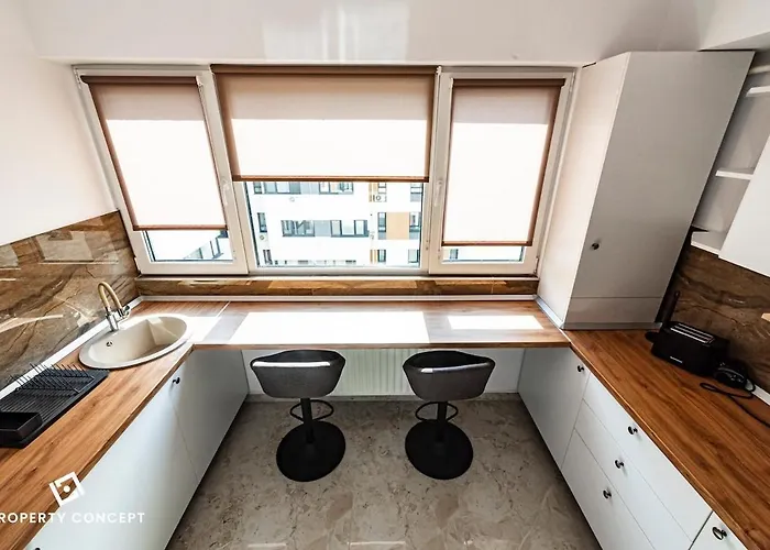 Stylish Near Center *