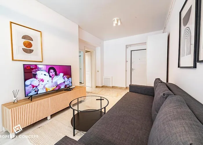 Stylish Near Center *